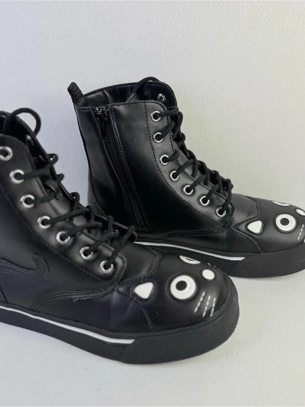 T.U.K Black Lace-Up Platform Boots with White Cat Appliqué NWOT - Picture 2 of 7